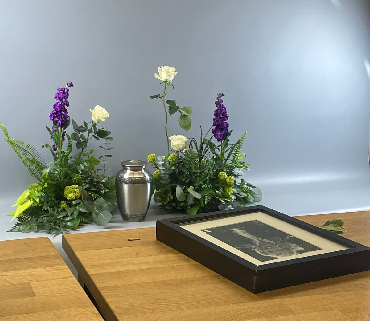 Arrangement funéraire pour urne composé par notre atelier